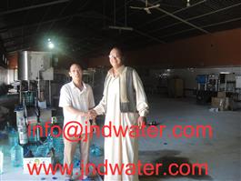 Shenzhen J & D agua potable instalar 7L y 1500ml línea de agua embotellada en Libia