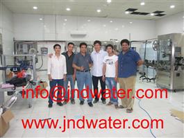 Shenzhen J & D de agua potable instalar 6000-8000 línea de agua embotellada en Emiratos Árabes Unidos