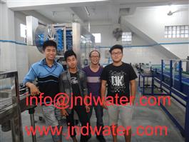 Shenzhen J & D agua potable instalar 8000-10000bph línea de agua embotellada en Myanmar