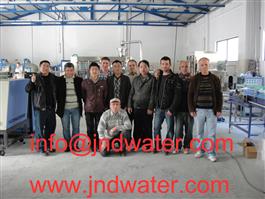 Shenzhen J & D agua potable instalar 8000-10000BPH planta de agua embotellada en Albania