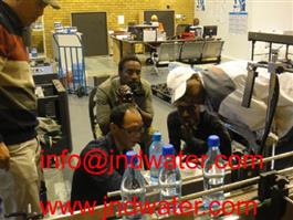 Shenzhen J & D Drinking Water installe 2000BPH en bouteille de boissons chaudes en Afrique du Sud