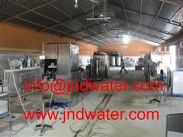 L'eau potable J & D de Shenzhen installe la ligne d'eau en bouteille 10000BPH en Libye